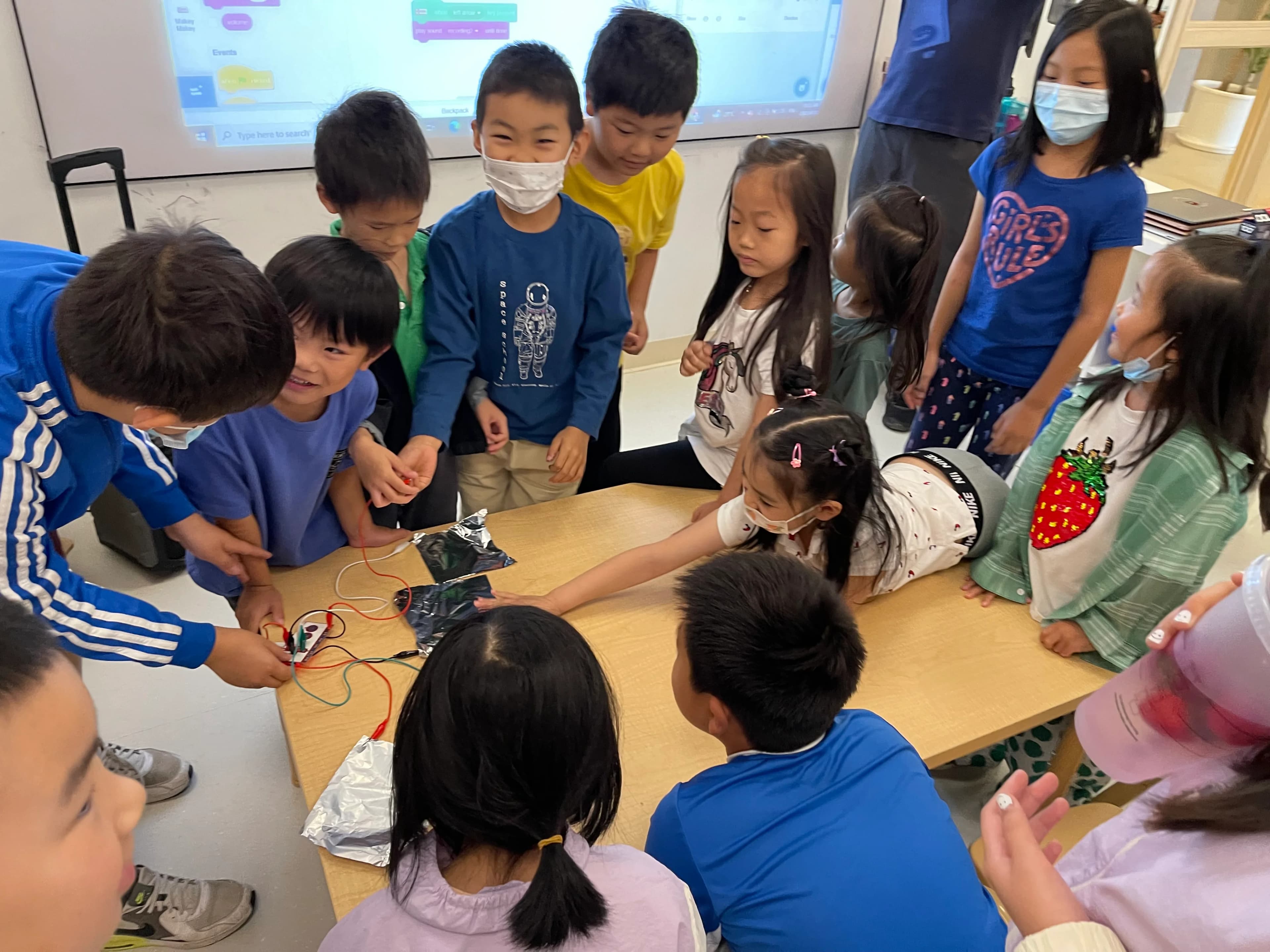 Summer camp in Unionville – Newstead Academy kids doing hands-on STEM activities